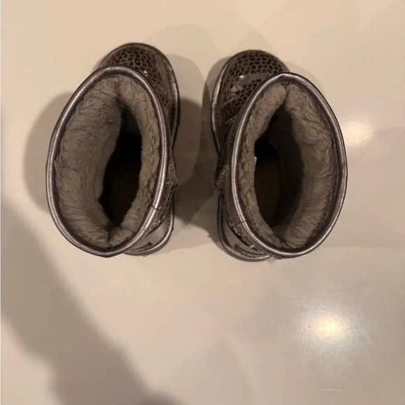 UGG Girls Classic Gel Hearts Boots size 12 Sleek Silver - Picture 5 of 12